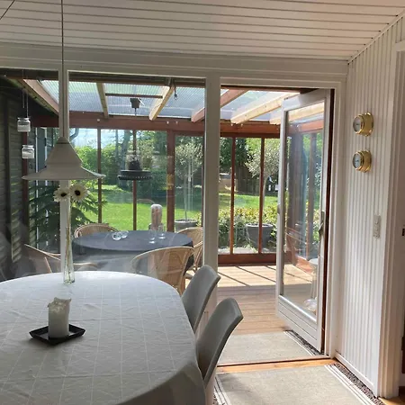 Cozy Summer House Close To The Water,